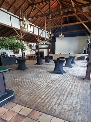 Der große Festsaal mit Stehtischen